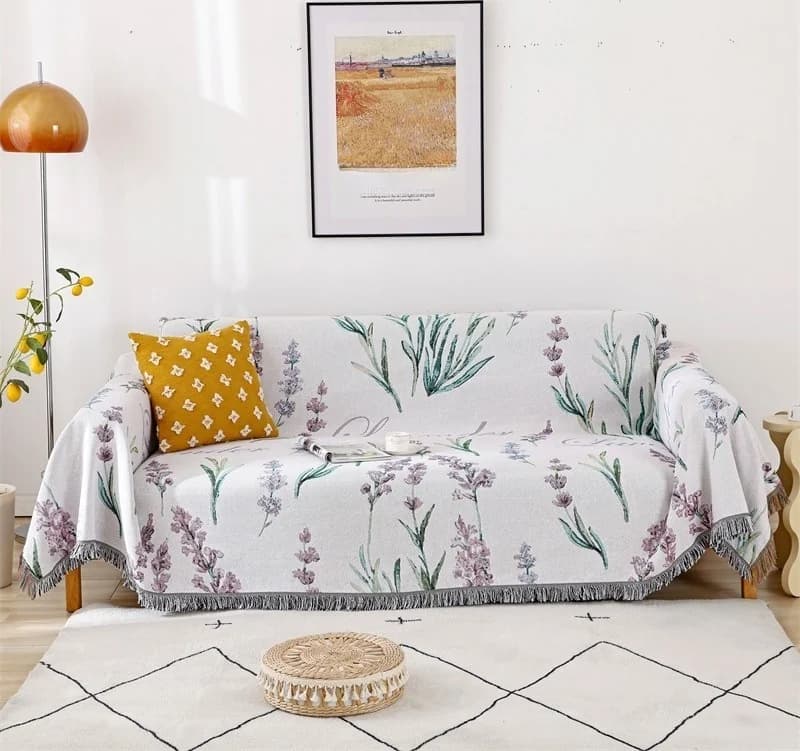 Sofa prehoz z bavlnenej zmesi s francúzskou levanduľou pre trojsedačku