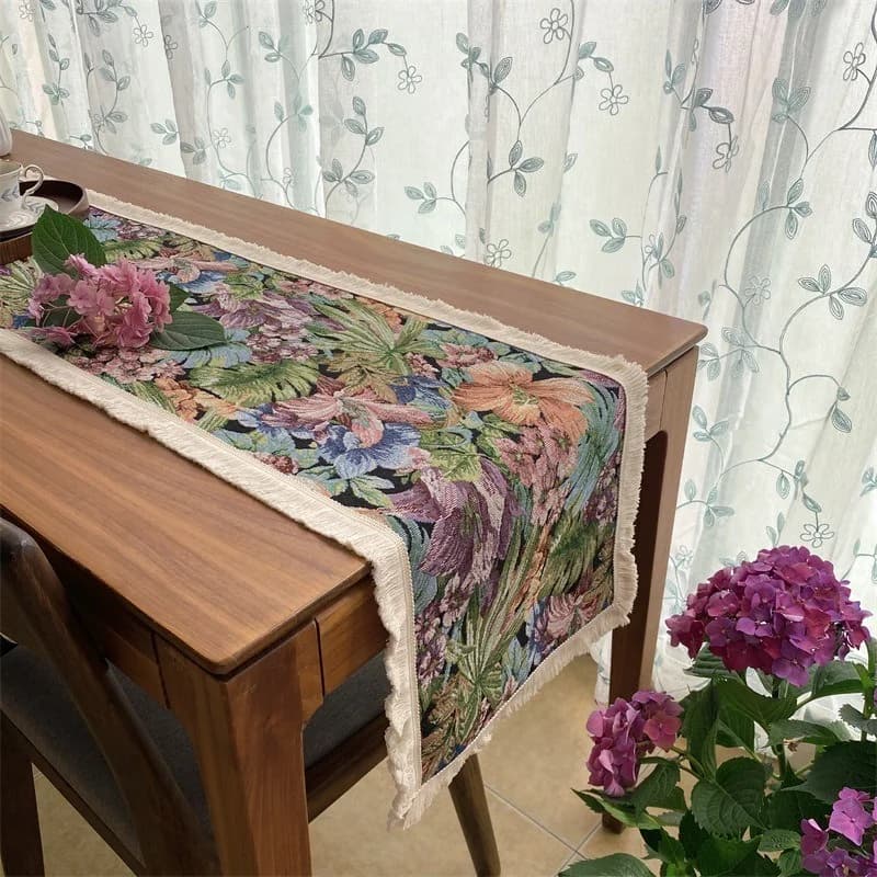 Vintage bežec na stôl vo francúzskom olejomalebom štýle s strapcami
